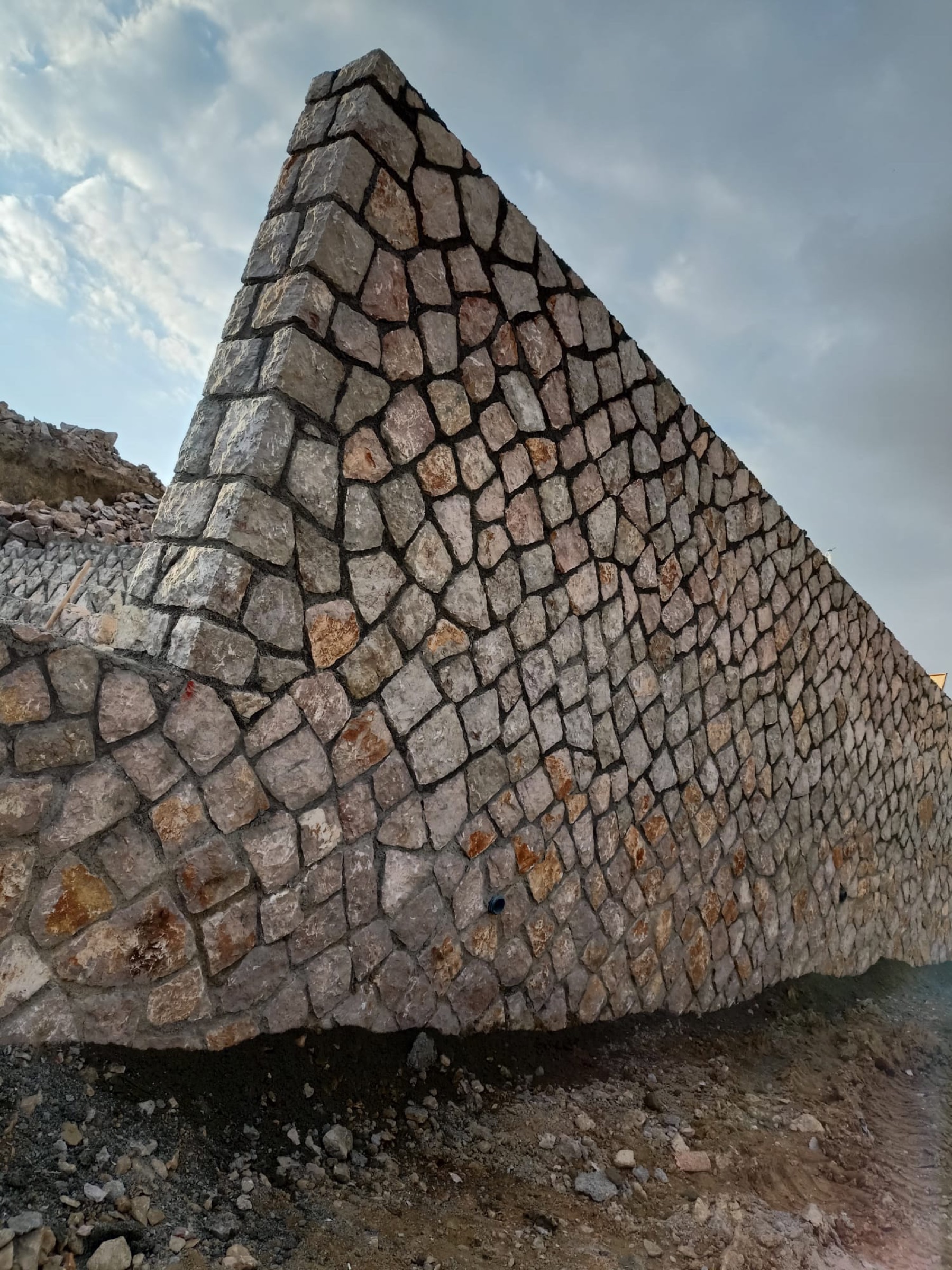 İstinat Duvarı doğal taş uygulaması
