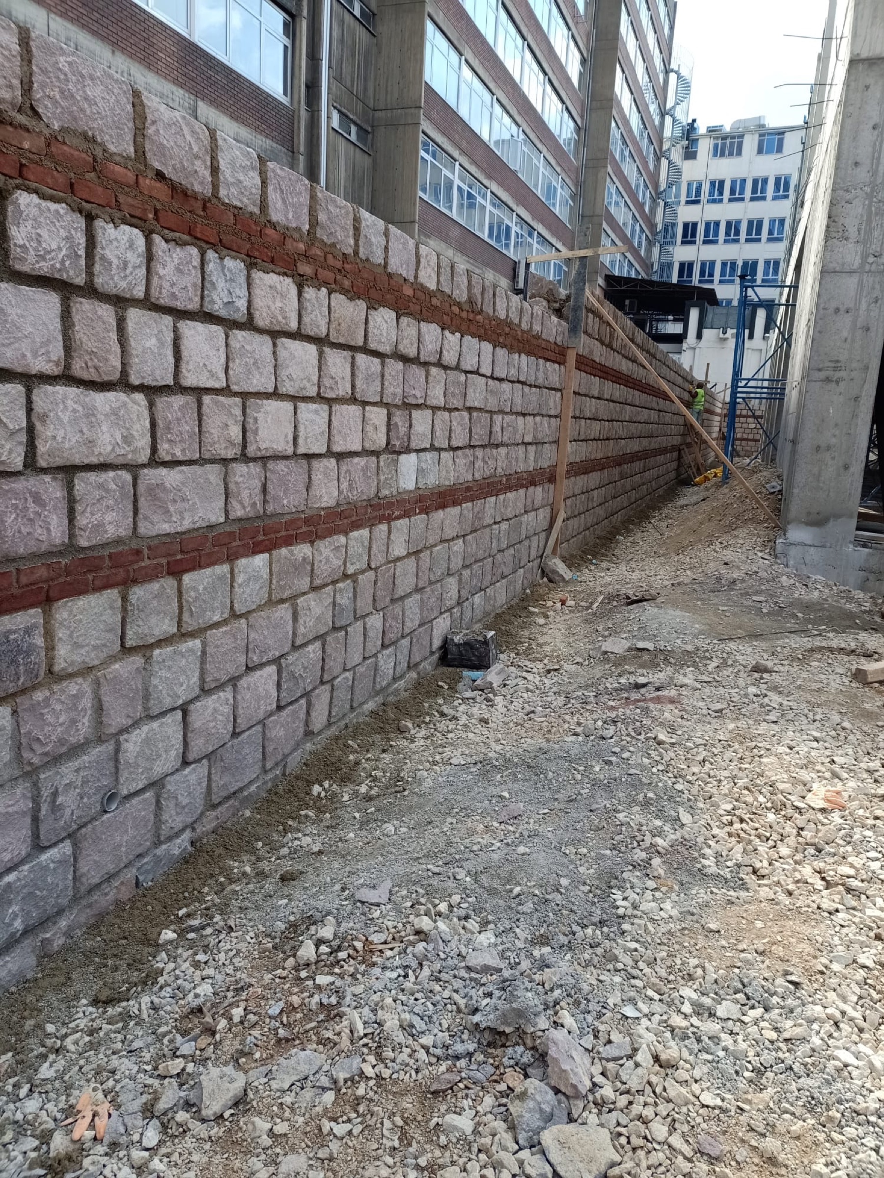 İstinat Duvarı doğal taş uygulaması