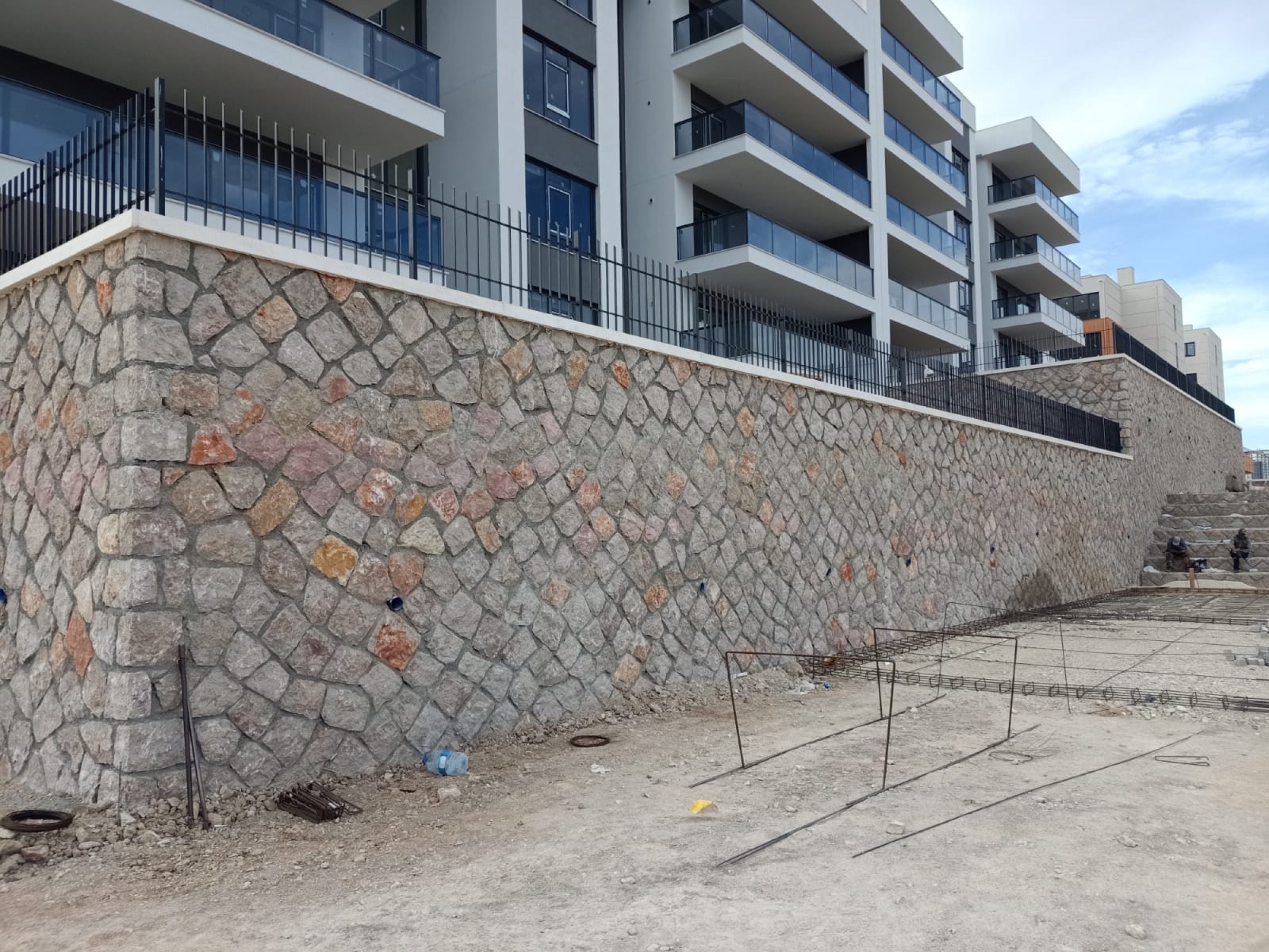 İstinat Duvarı doğal taş uygulaması