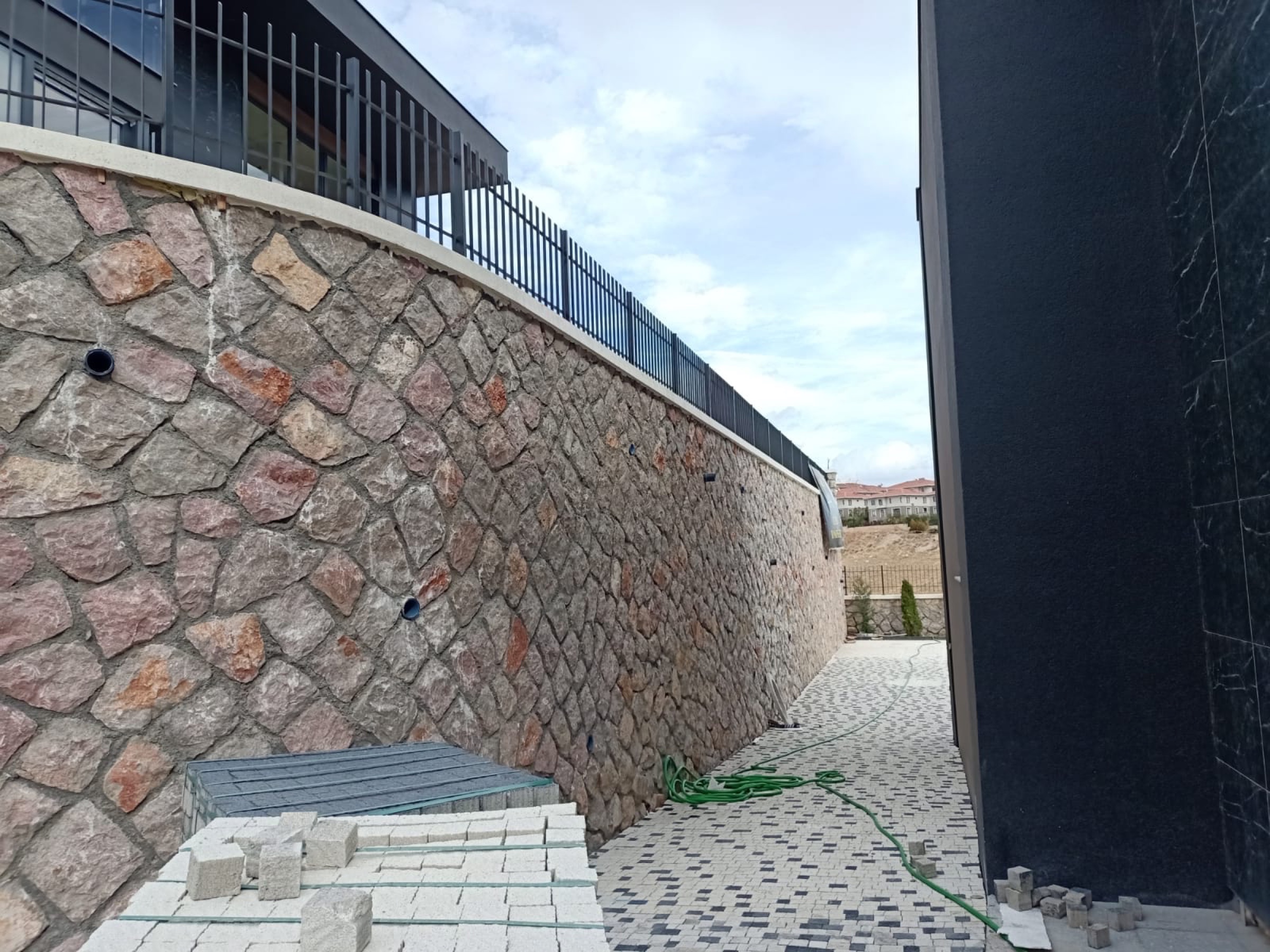 İstinat Duvarı doğal taş uygulaması