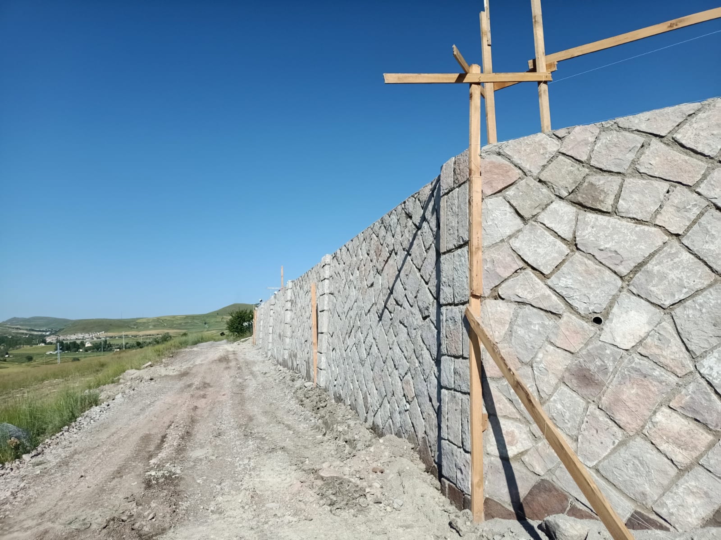 İstinat Duvarı doğal taş uygulaması