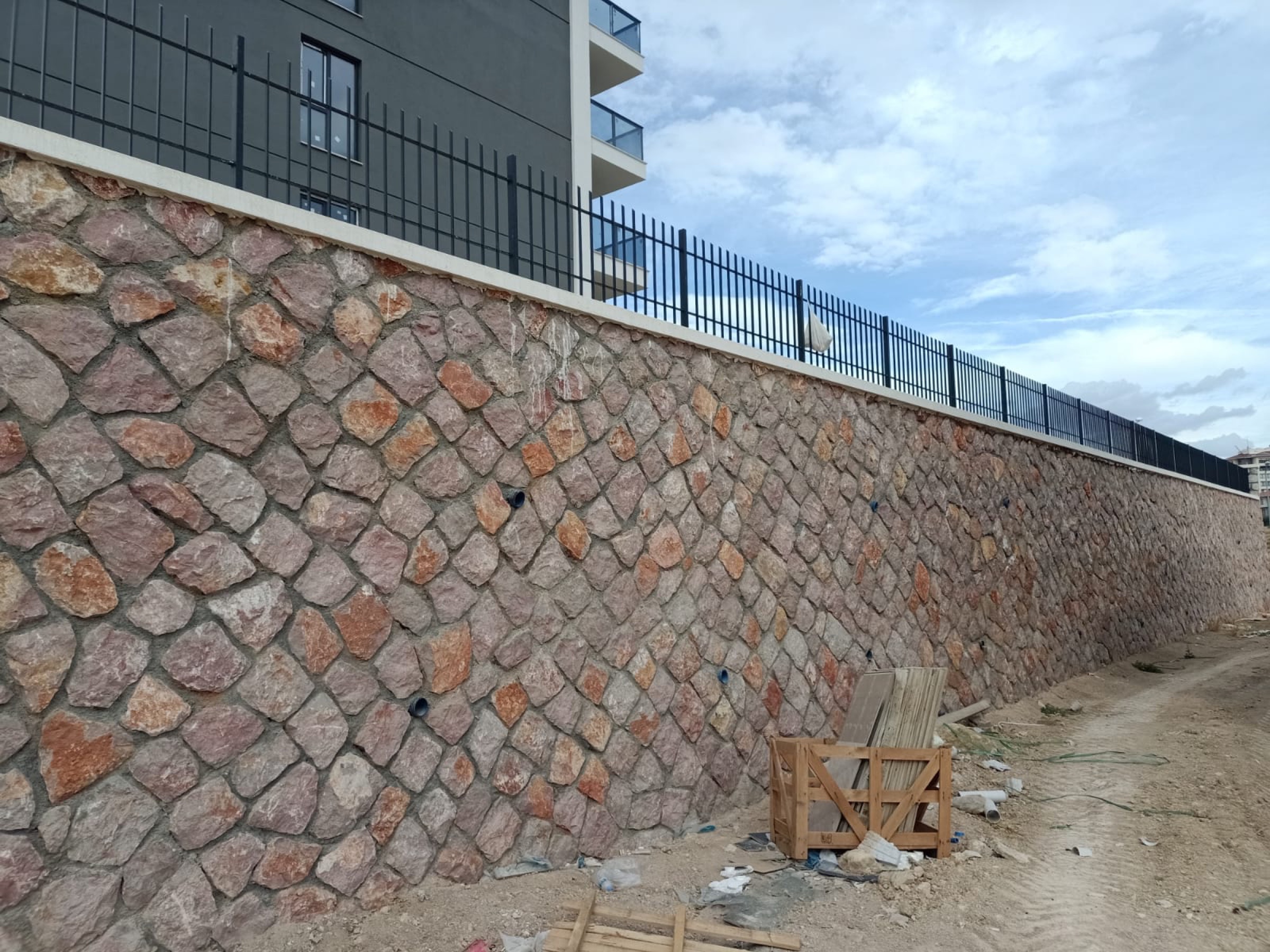 İstinat Duvarı doğal taş uygulaması