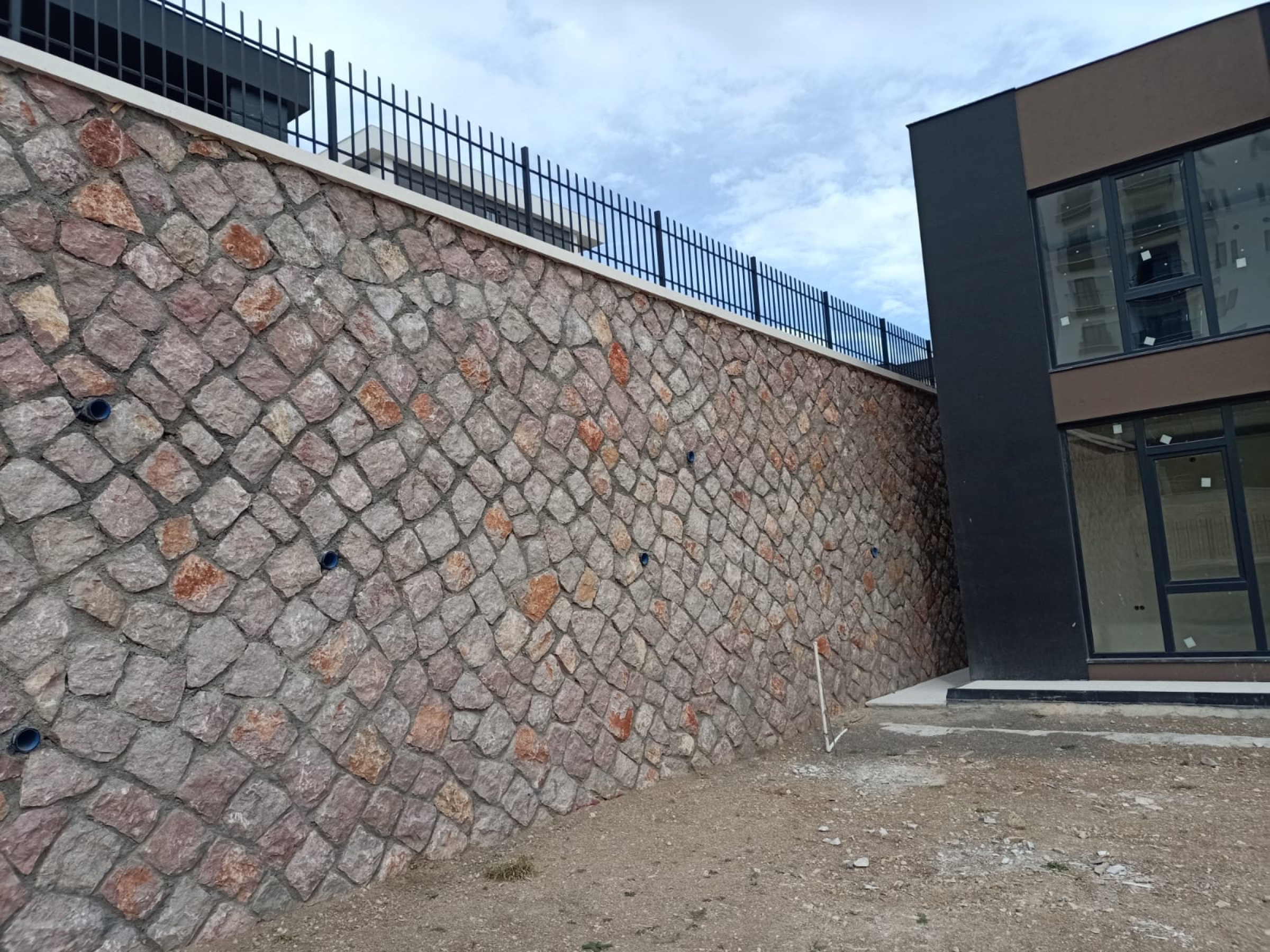 İstinat Duvarı doğal taş uygulaması
