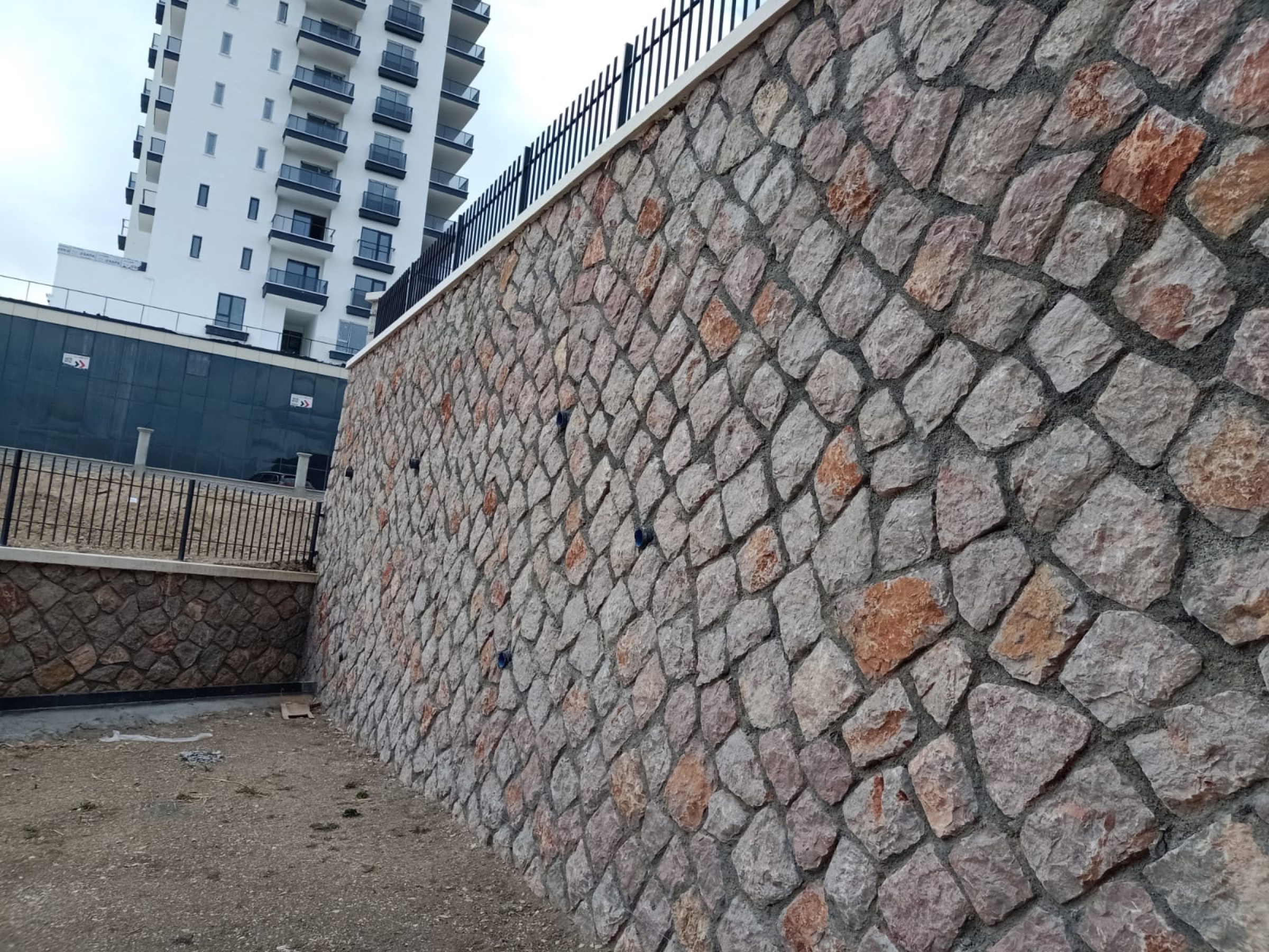 İstinat Duvarı doğal taş uygulaması
